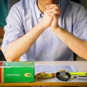 Maturità, e a Mantova prof di religione dona crocifissi agli studenti