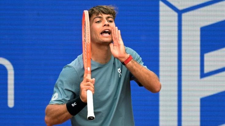 Tennis, Amburgo dolce-amara per gli italiani: avanti Darderi, fuori (da campione uscente) Cobolli