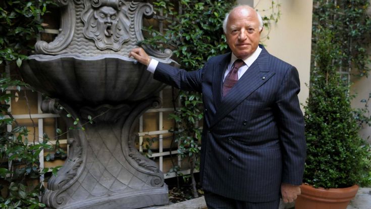 I saldi della Seconda Repubblica: “Mobili in vendita a dieci euro”
