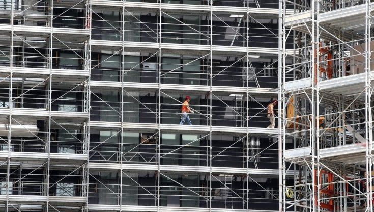 Edilizia, gli ispettori del lavoro: "Nove imprese su dieci non sono in regola"