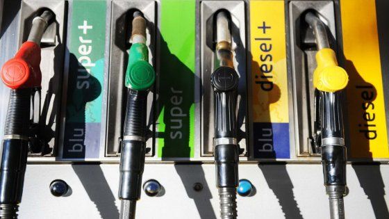 Stampanti e benzina, tutti gli sprechi record negli acquisti pubblici. Si paga fino al 70% in più