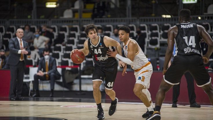  Eurocup, la Virtus liquida Patrasso e vola verso il derby