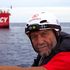 Migranti, Giovanni Soldini in missione nel Mediterraneo con Emergency. “Qui emergenza umanitaria”