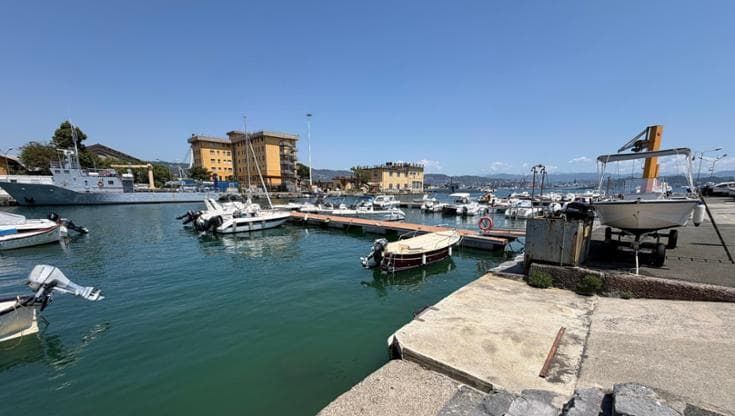 La Marina blinda il porticciolo, alla Spezia residenti in rivolta