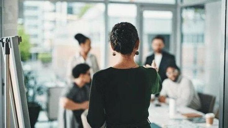 Agenzia Ire, la Regione ignora le quote di genere, il Comune rinuncia a un uomo e indica una donna