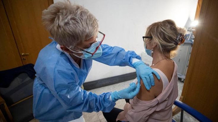Campagna autunnale di vaccinazione anti Covid: la circolare che dà il via libera ancora non c’è