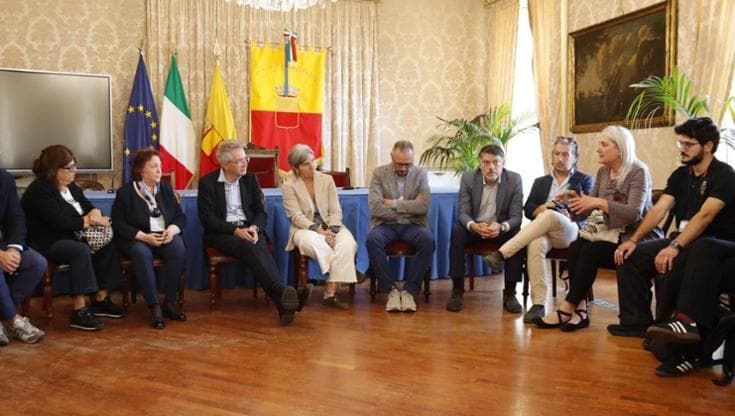 Lite con turisti israeliani a Napoli, solidarietà del sindaco alla ristoratrice per le minacce
