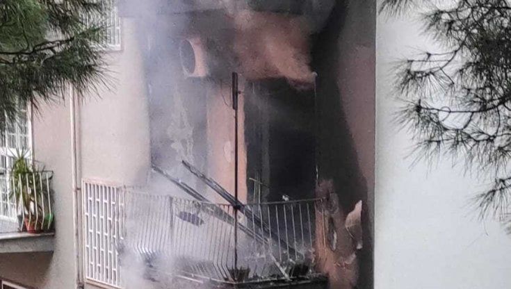 Anziana morta tra le fiamme in casa a Napoli, la figlia: "I vicini hanno visto mamma al balcone, non meritava di finire così"