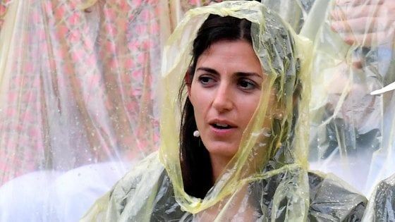 Roma, per Raggi fischi e mini-contestazione al Circo Massimo e al Foro Italico