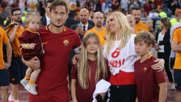 Totti e Ilary Blasi, in tv la storia della coppia più bella del mondo