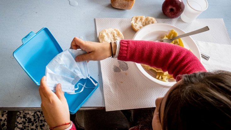 Scuola, sciopero per la dieta dei gruppi sanguigni: a Firenze bambini rimandati a casa, ira dei genitori 