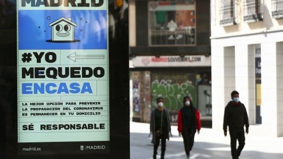 Spagna, Sanchez chiude il Paese: "È l'ora della responsabilità". Anche sua moglie positiva. Impennata del coronavirus: 7753 contagi e 288 morti. 
