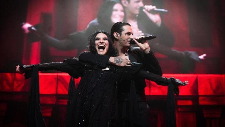 Laura Pausini e Achille Lauro, il duetto per "16 de marzo" sul palco di Città del Messico