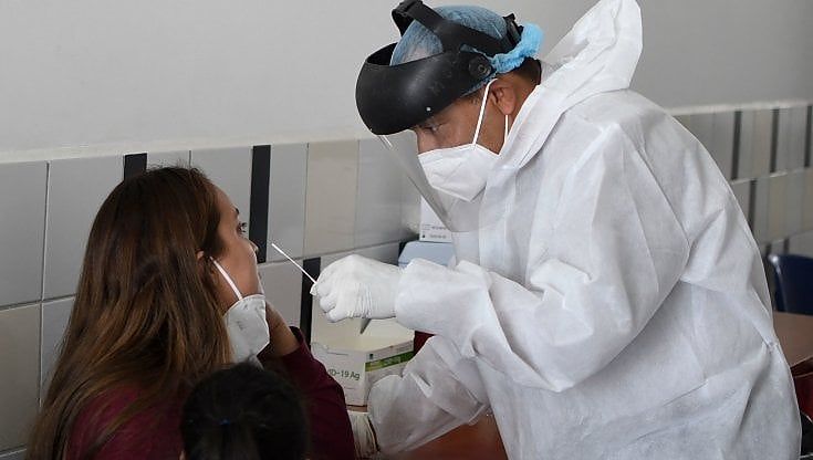 Covid, in Puglia 5.773 casi e l'indice di positività sale al 16%. Altri 16 morti. Ricoveri ancora sopra la media nazionale