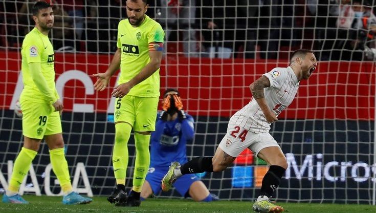 Liga, Siviglia-Elche 2-0: Gomez e Mir a segno, Real Madrid a tre punti