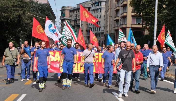 Genova, i lavoratori di Ansaldo Energia in corteo