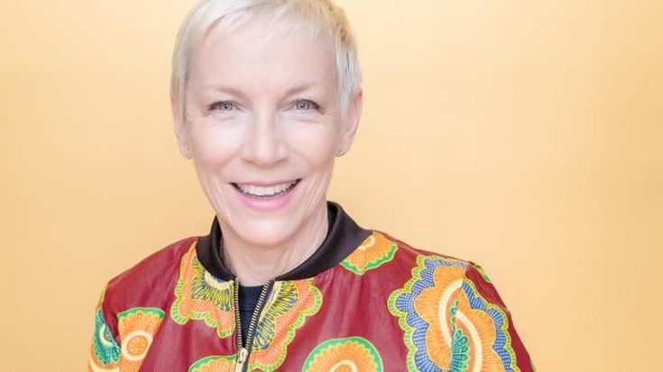 Annie Lennox: “Il mio bacio a Bowie, quella sera ho capito cos’è la perfezione”