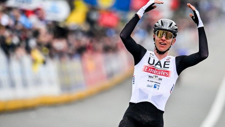 Giro delle Fiandre, Pogacar dà spettacolo: vince ed eguaglia Merckx e Bobet