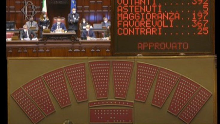 Ucraina, la Camera approva tra le assenze l'invio delle armi e gli aiuti ai profughi