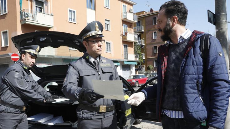 Mobilità e negozi, pronta un’altra stretta. Fontana chiede l’esercito e uffici chiusi