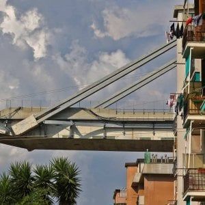 Genova, lutto nazionale: a Parma raccoglimento in piazza Garibaldi