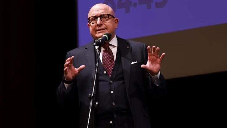 Imbarazzo e silenzio nel centrodestra siciliano con 17 indagati all’Ars