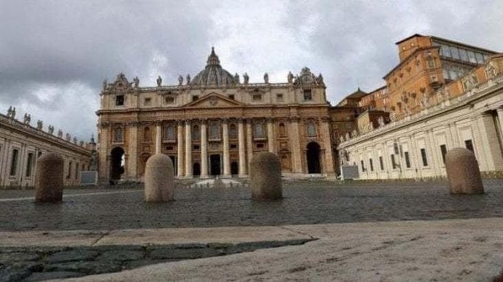 Vaticano, protesta dei dipendenti laici per “favoritismi e ingiustizie”. La replica: “Verificheremo”