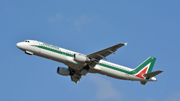 Alitalia, l'irritazione 5S per la mossa di Atlantia: "Ricatto". Ma Conte vuole mediare