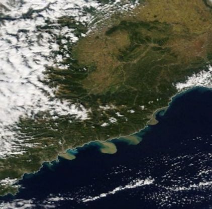La Liguria vista dallo spazio: il fango in mare dai torrenti in piena