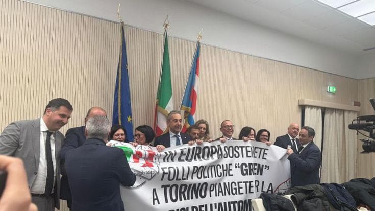 Gazzarra FdI contro il Green deal,l’opposizione: “Ridicoli”. Cirio irritato: “Confusione inutile”