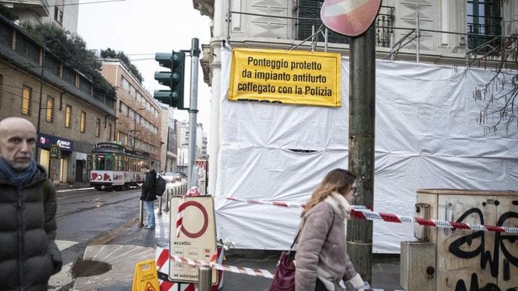Tram deragliato, gli sfollati in hotel puntano al rientro nel weekend: “Si temporeggia troppo”