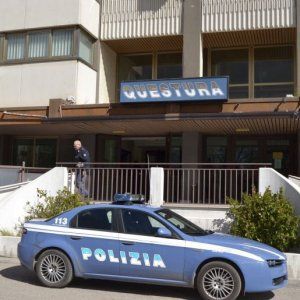 Foggia, arrestati tre poliziotti: investigavano in proprio su infedeltà coniugali