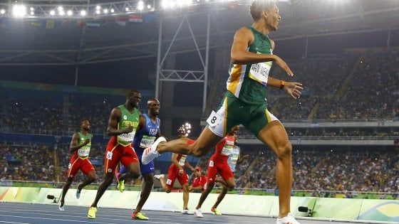 Atletica, Van Niekerk cancella Michael Jonhson: record del mondo sui 400