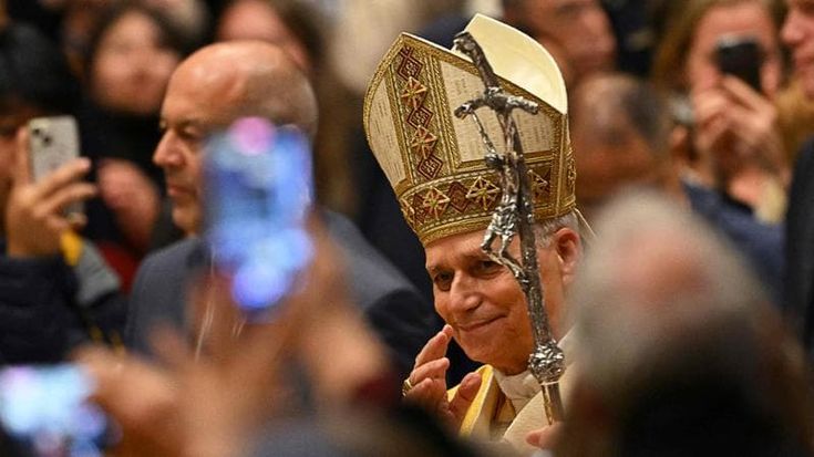 Prima messa di Natale per Leone XIV: “Un’economia distorta induce a trattare gli uomini come merci”
