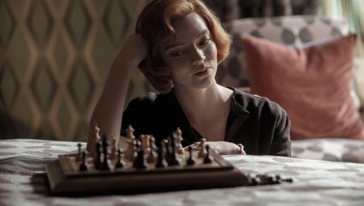 'La regina degli scacchi', la geniale Beth vince la partita della vita