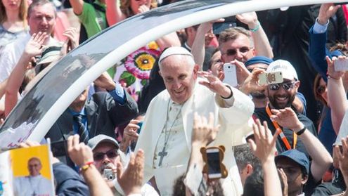 Papa Francesco, i fedeli in visita alla tomba a Santa Maria Maggiore - La Stampa