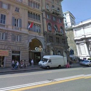 Coronavirus, la Coin chiude il punto vendita anche a Genova