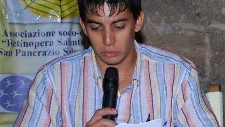 Marco muore a 34 anni nel Brindisino, sui manifesti la richiesta: "Non fiori ma sostegno per l'Ucraina"