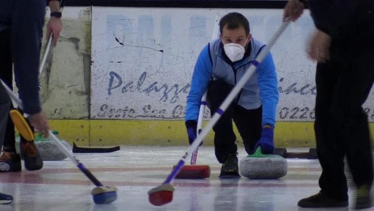 A Milano esplode la curling-mania: "Oltre 100 iscritti ai nostri corsi, siamo sold out"