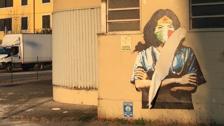 L'infermiera Wonder Woman di Codogno sfregiata dai vandali