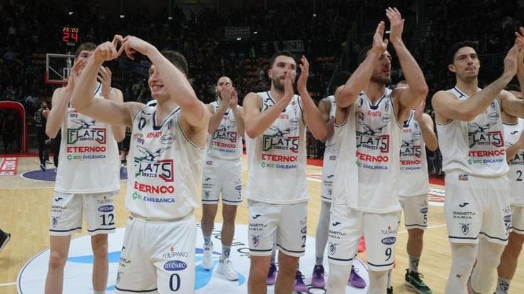 Il pagellone. La parola alla difesa: la Virtus va a sbattere, la Fortitudo s'esalta