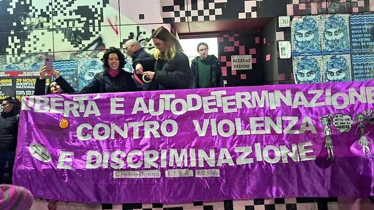 Raduno femminista dopo lo stupro alla metro Jonio: “Stop alle violenze”
