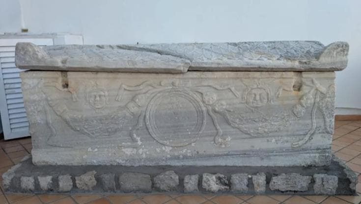 Capri, il Sarcofago di Crispina sarà esposto al Museo Archeologico