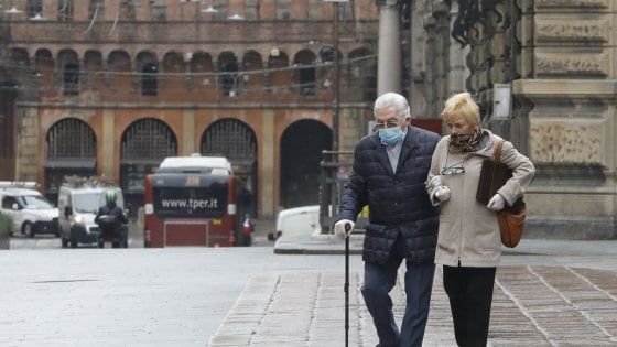 Coronavirus in Emilia-Romagna: 307 nuovi casi e altri 56 morti. "Semaforo giallo"