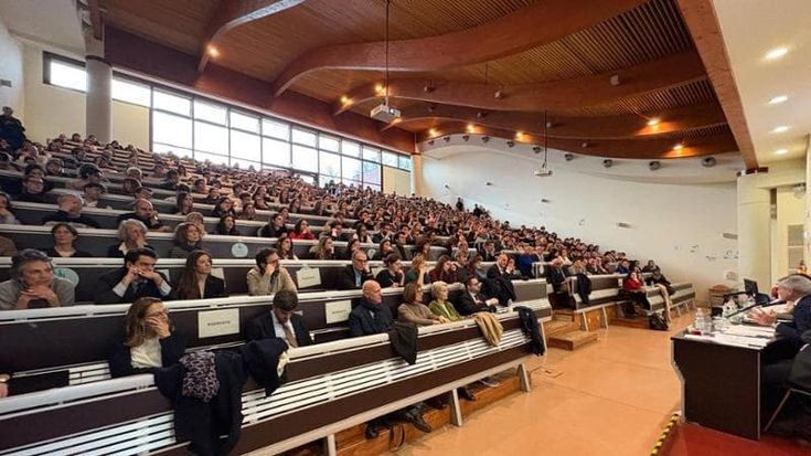 Molari e il dibattito bloccato dai collettivi: “È un episodio grave”