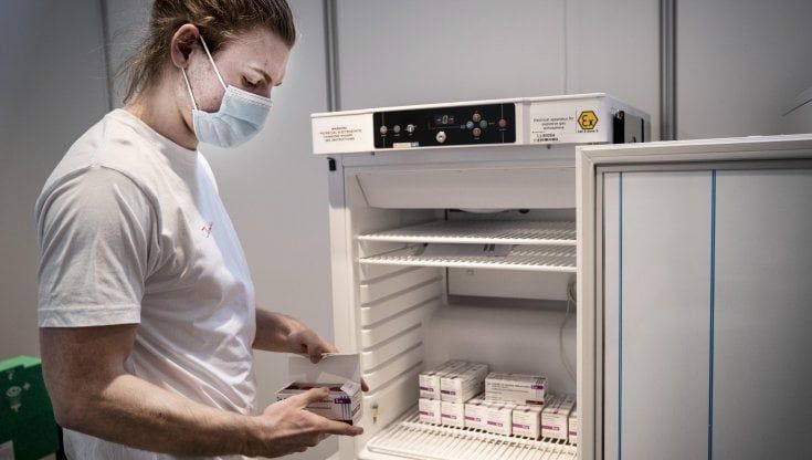 Coronavirus, il boom di acquisti di vaccini dietro alla scelta del governo danese di dire no ad AstraZeneca