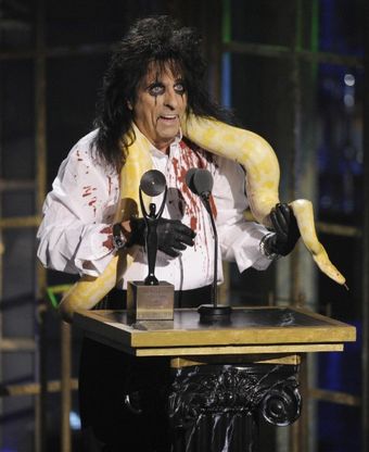 Alice Cooper, l'horror party del rock &egrave; servito