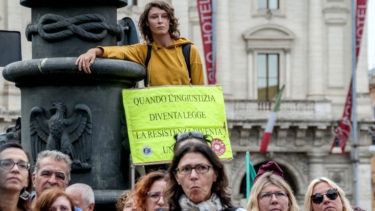 Tasse, vaccini, jobs act: quella corsa ad abolire tutto