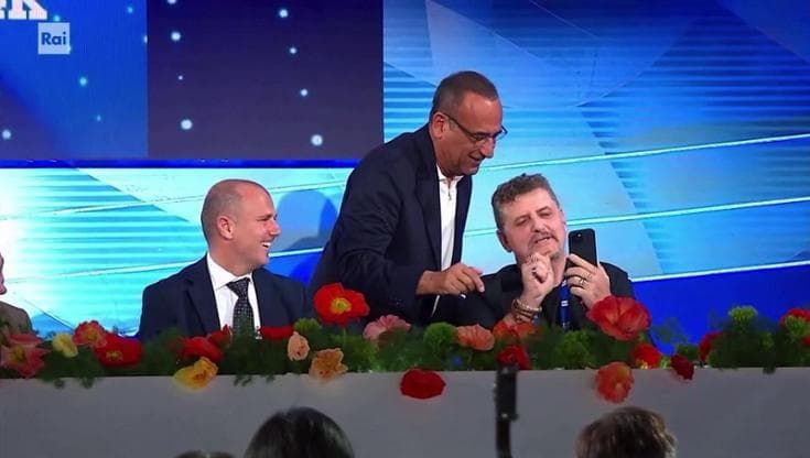 Sanremo, videochiamata di Fiorello : "Lunedì sarai il co-conduttore della Pennicanza, così impari"