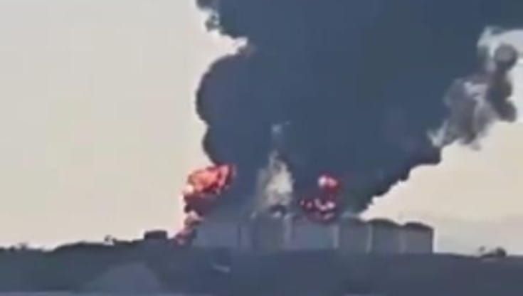 Oman, droni iraniani hanno colpito i serbatoi di carburante nel porto di Salalah